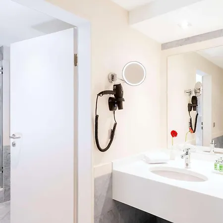 Hotel Nh Collection Mediapark 4*