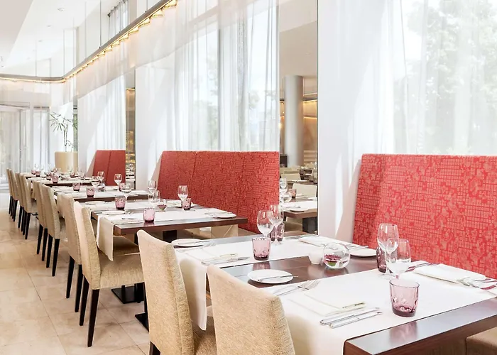 Nh Collection Mediapark Отель