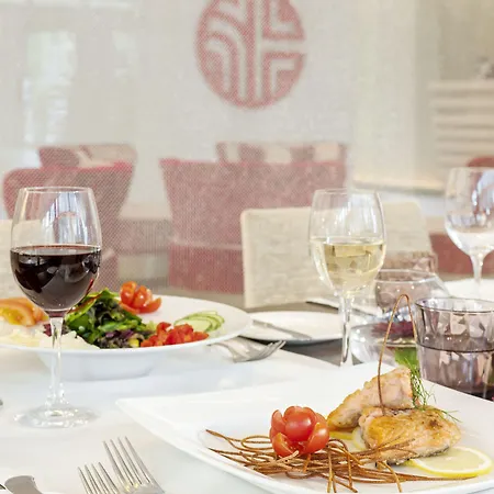 Nh Collection Mediapark 4*